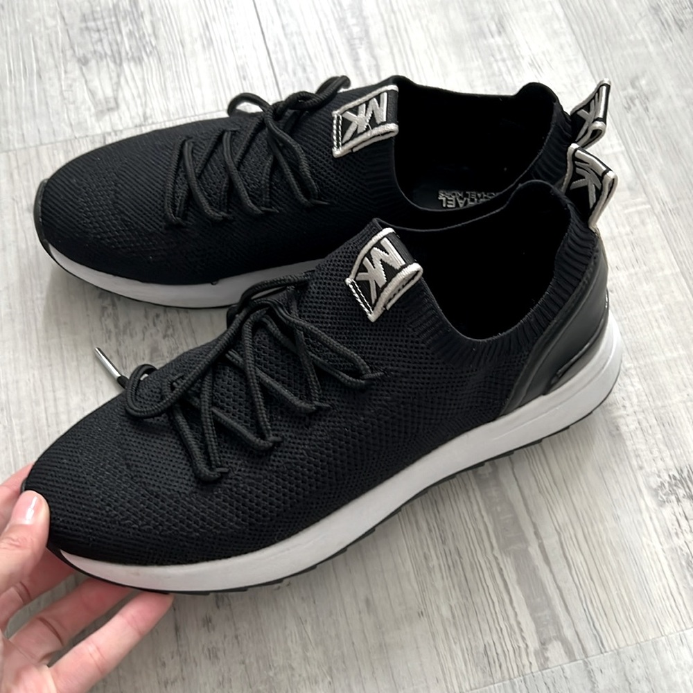 Michael Kors runners! 🖤🖤🖤